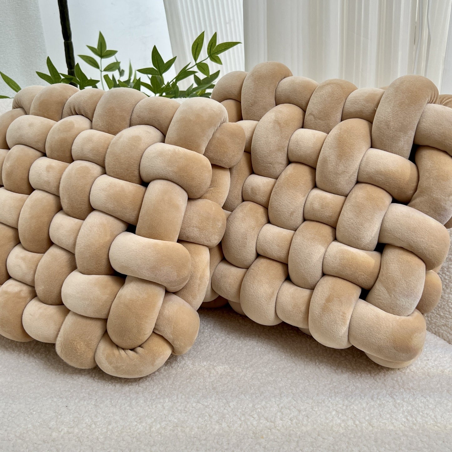 סט 2 כריות קשר — רכות, שמנות וממכרות