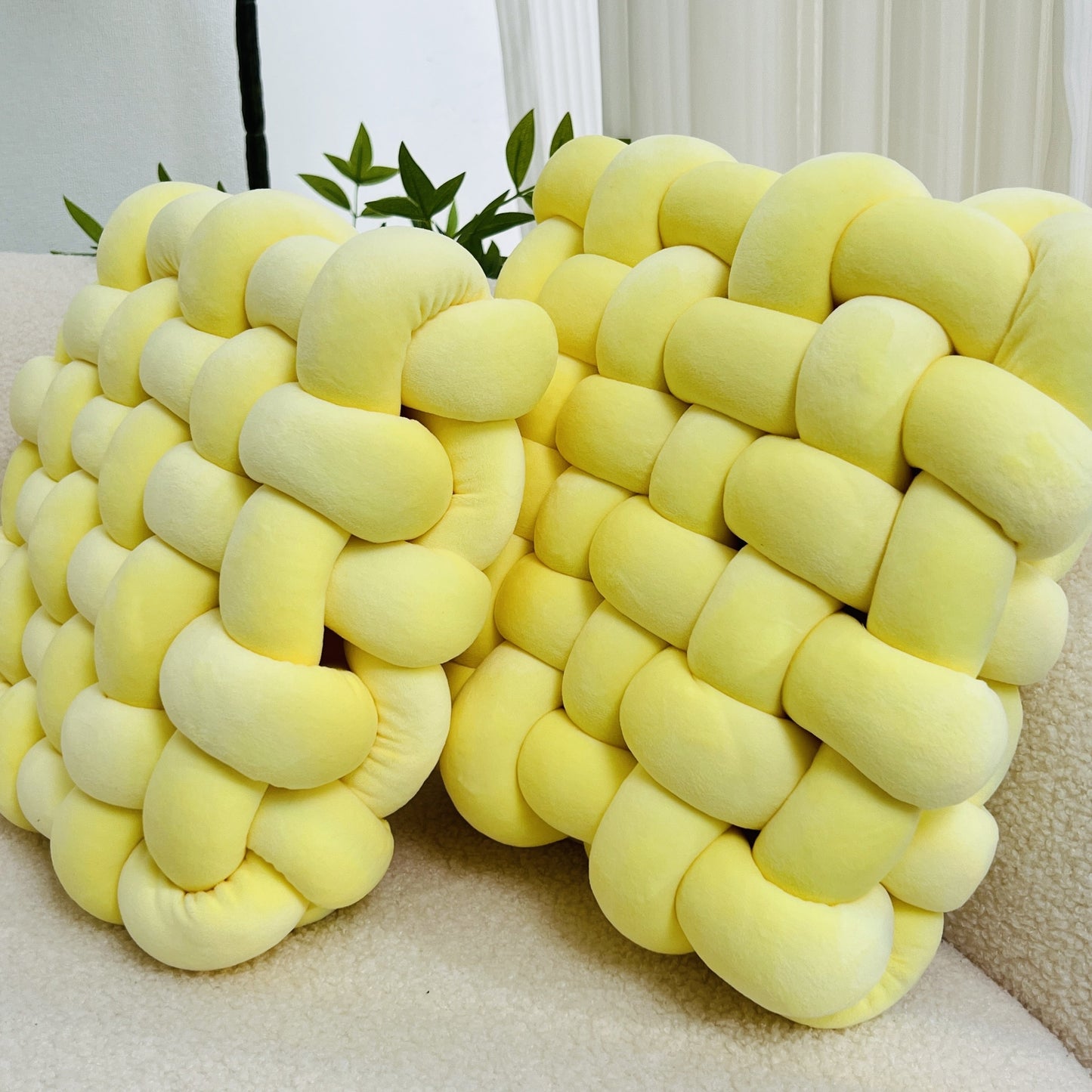 סט 2 כריות קשר — רכות, שמנות וממכרות