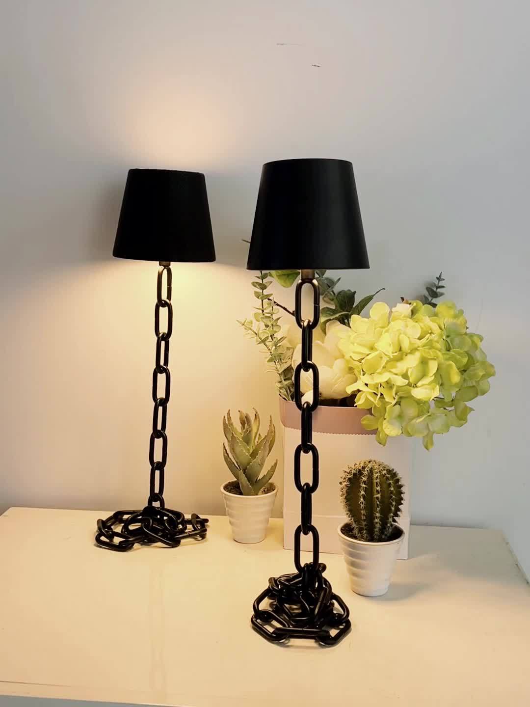 מנורת שרשרת שחורה – טאצ’ אחד לאור בדיוק כמו שאתם אוהבים