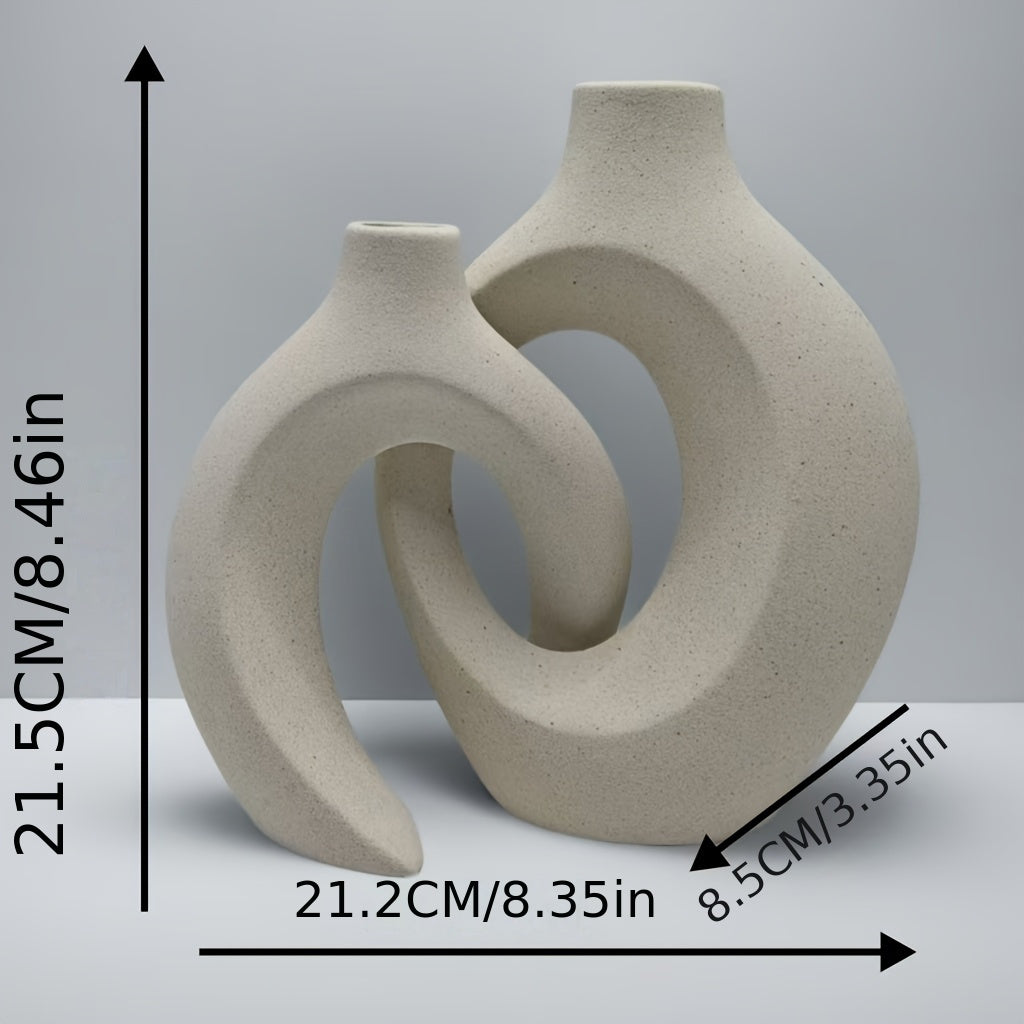 אגרטל קרמי אבסטרקטי – מינימליזם חם שמרכך את החלל