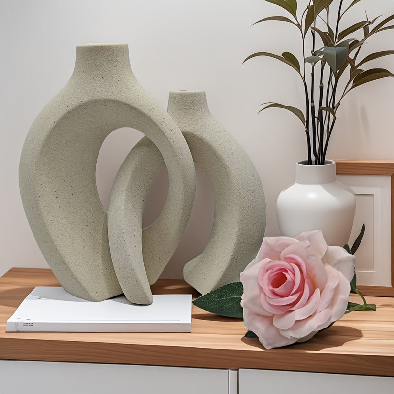 אגרטל קרמי אבסטרקטי – מינימליזם חם שמרכך את החלל