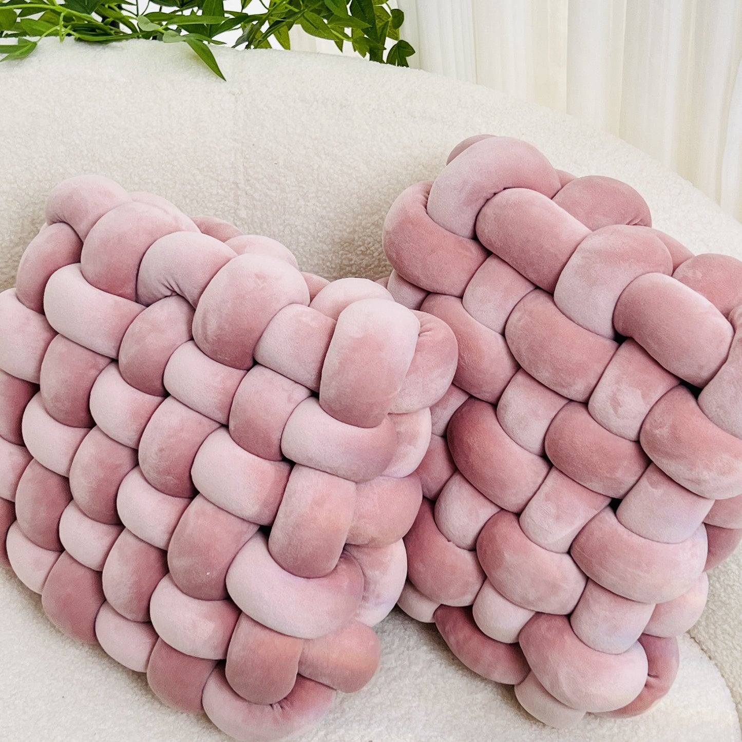 סט 2 כריות קשר — רכות, שמנות וממכרות