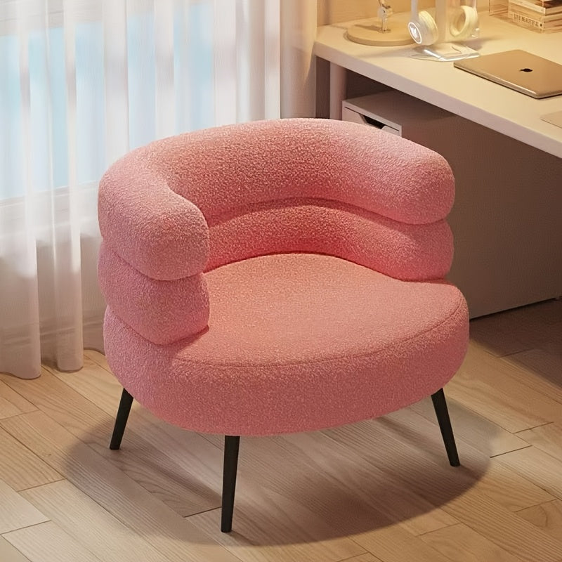 כורסא מעוגלת מפלוש — מושלמת לפינת איפור, סלון או מרפסת