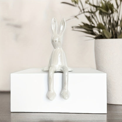פסלון ארנב יושב – יופי עדין למדף, לשולחן ולמרפסת