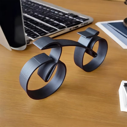 פסל אופניים מינימלי מברזל — נגיעה קטנה של סטייל לכל מדף