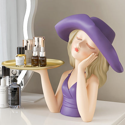 נערת הכובע – מגש דקור רזין אלגנטי