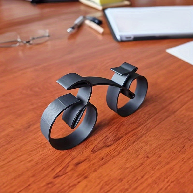 פסל אופניים מינימלי מברזל — נגיעה קטנה של סטייל לכל מדף