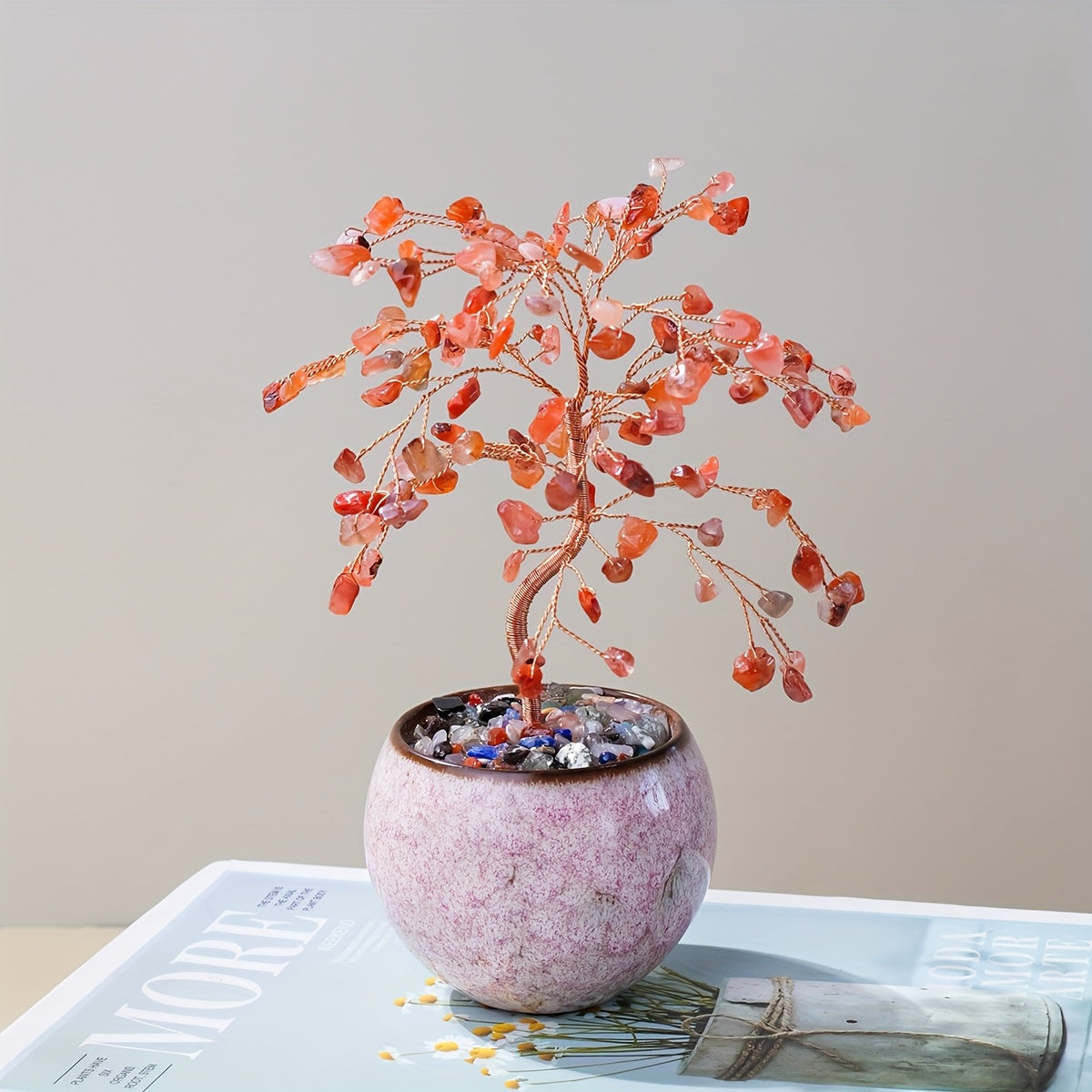 עץ קריסטלים קטן – מתנה שמאירה את הבית