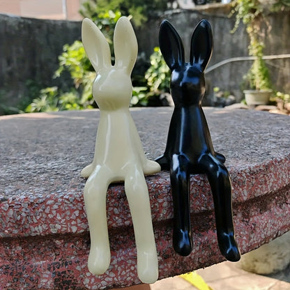 פסלון ארנב יושב – יופי עדין למדף, לשולחן ולמרפסת