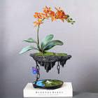 מעמד “אי מרחף” — מיני־נוף שמכניס שקט ועומק לשולחן